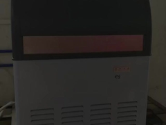 Máy làm đá tròn cho sử dụng trong quán cà phê và nhà hàng