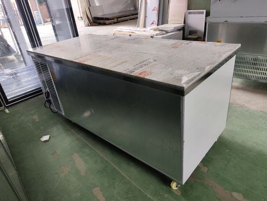 Dưới tủ lạnh quầy cho nhà hàng bàn làm việc thương mại với cửa kính